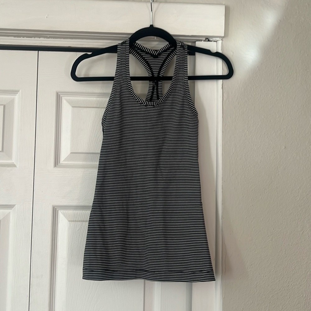 Lululemon workout tank top hardly worn